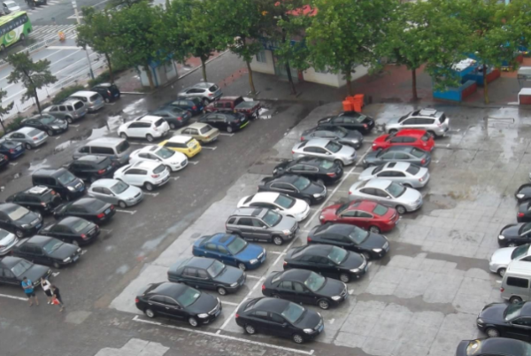 高速公路上的服務(wù)區(qū)、停車區(qū)與停車場 功能區(qū)別與選擇指南